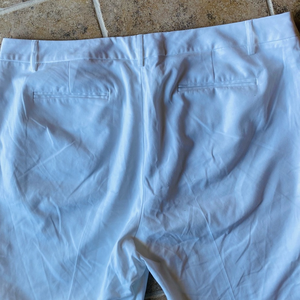 Rafaella - Woman’s (curvy) white leg Capri pants, Size: 20W - Picture 4 of 6